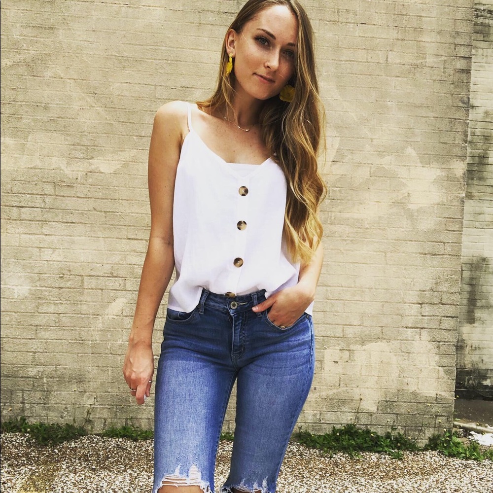 Last one size SM!! Armora’s | White Button Up Top - Picture 2 of 8